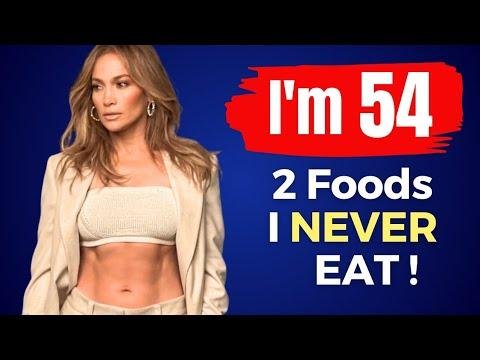Jennifer Lopez, at 54, still looks like she’s 25! She attributes her youthful appearance to avoiding two specific foods.